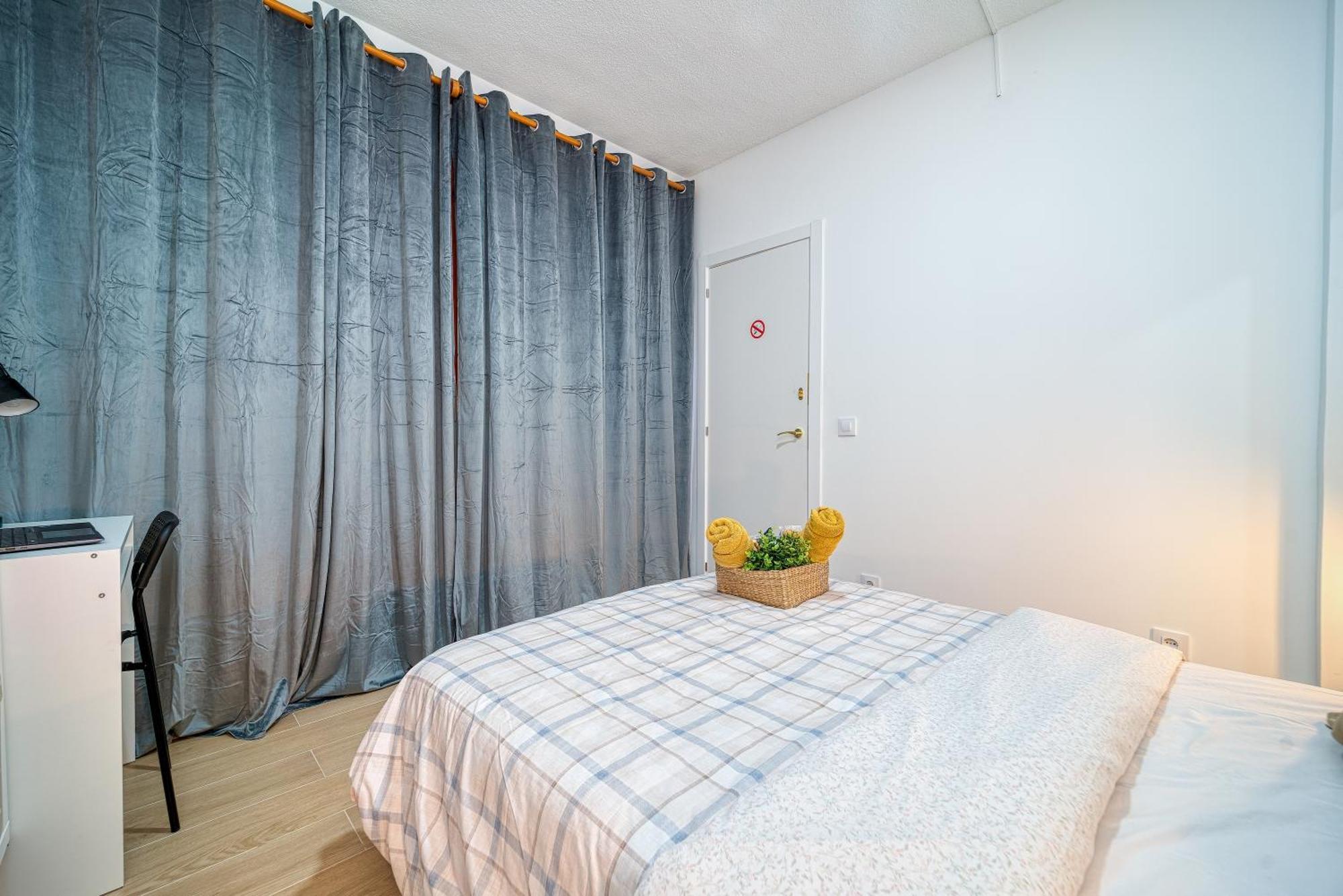 P Casacafe Madrid Calle Carlos Dubois 3 Екстер'єр фото