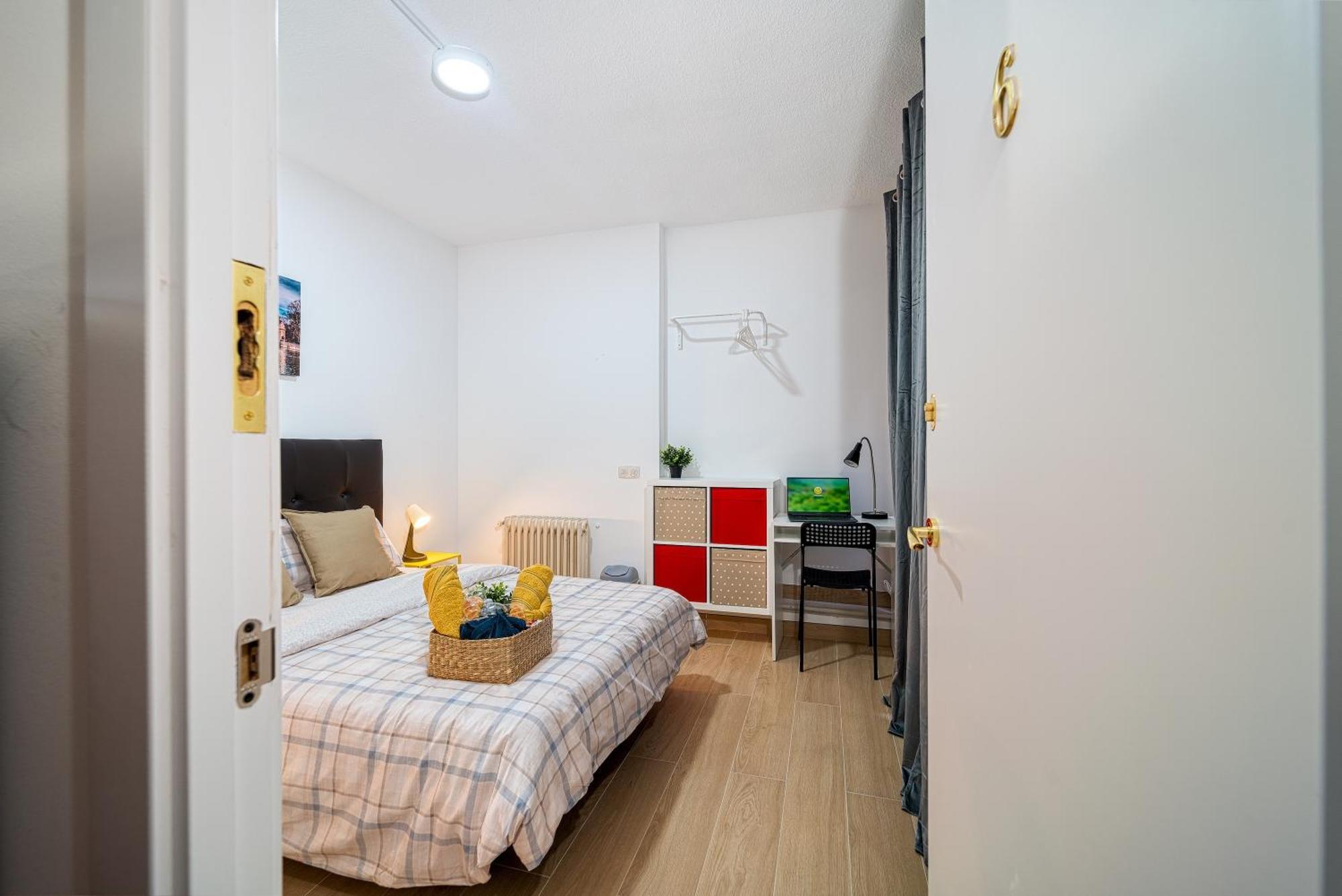 P Casacafe Madrid Calle Carlos Dubois 3 Екстер'єр фото