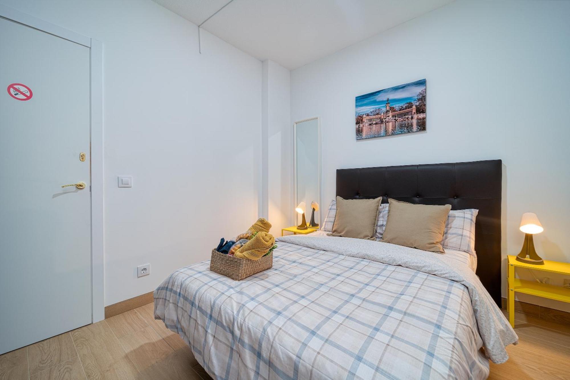 P Casacafe Madrid Calle Carlos Dubois 3 Екстер'єр фото