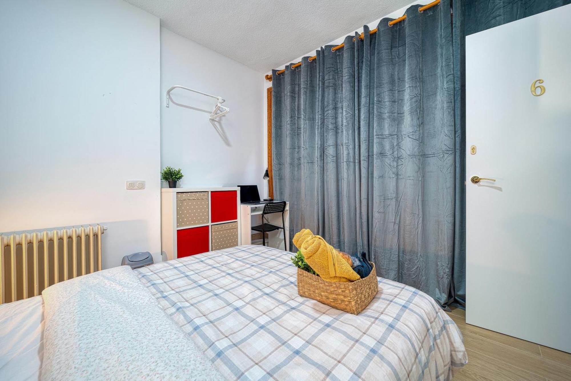 P Casacafe Madrid Calle Carlos Dubois 3 Екстер'єр фото