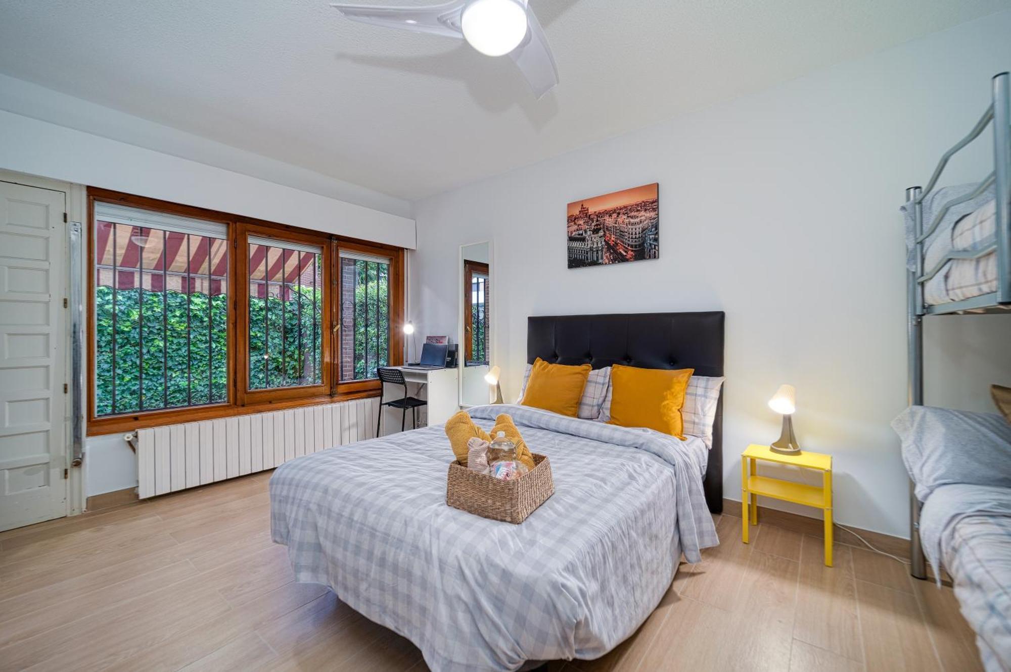 P Casacafe Madrid Calle Carlos Dubois 3 Екстер'єр фото