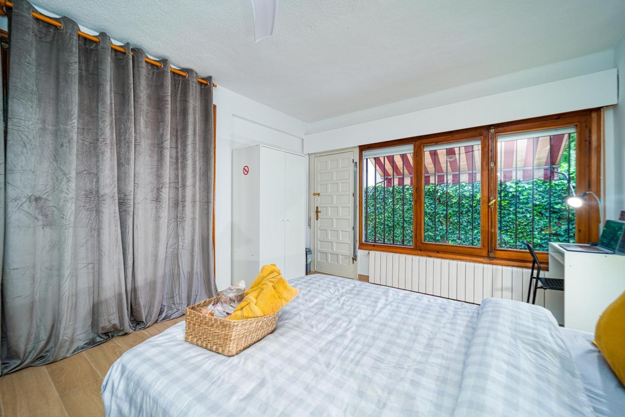 P Casacafe Madrid Calle Carlos Dubois 3 Екстер'єр фото