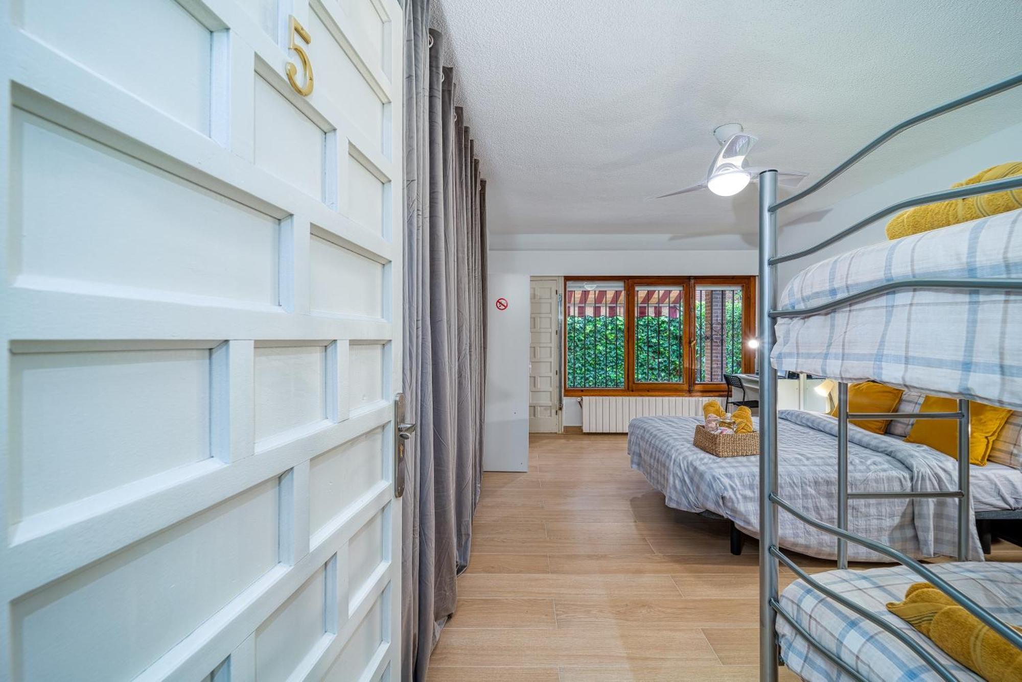 P Casacafe Madrid Calle Carlos Dubois 3 Екстер'єр фото