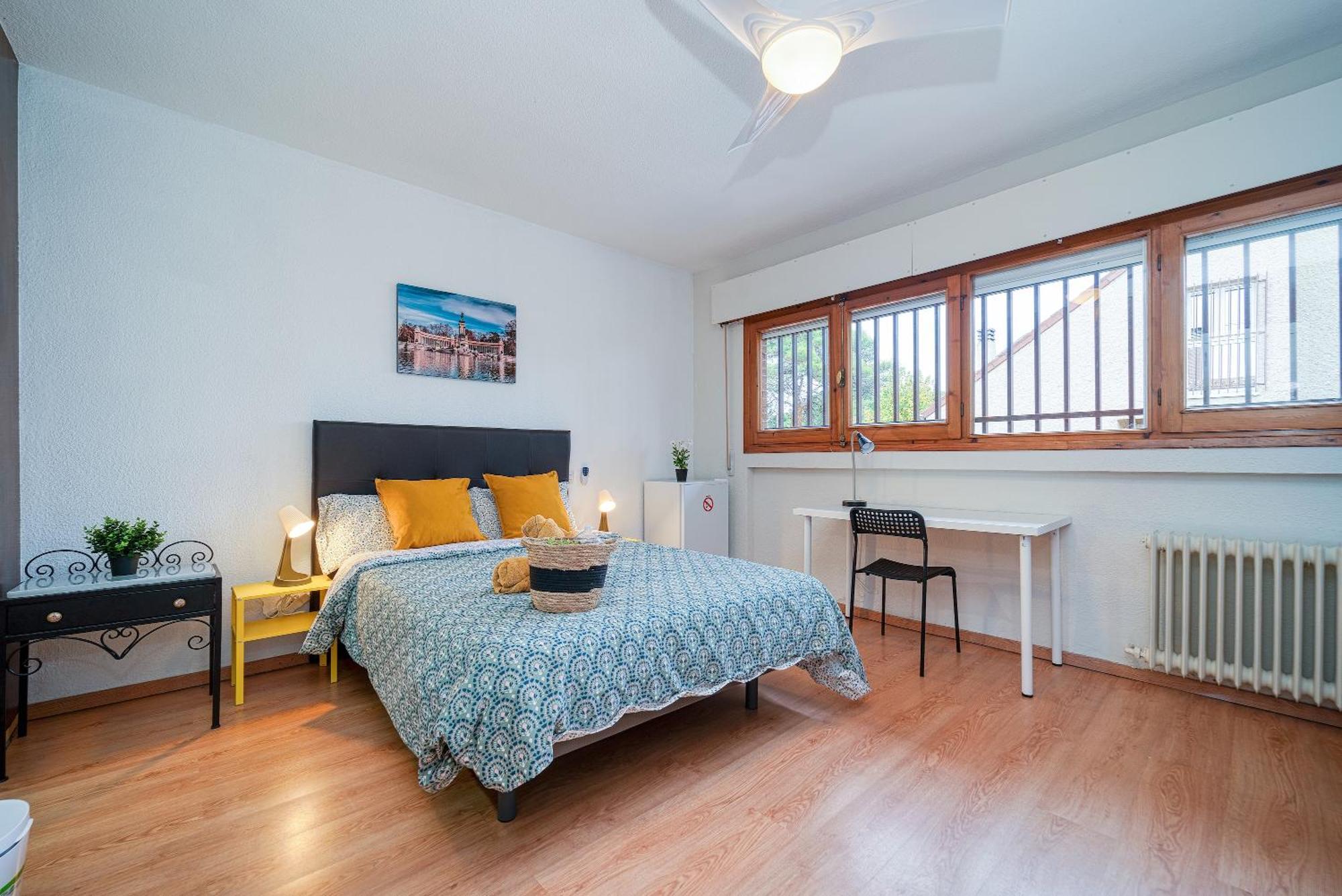 P Casacafe Madrid Calle Carlos Dubois 3 Екстер'єр фото