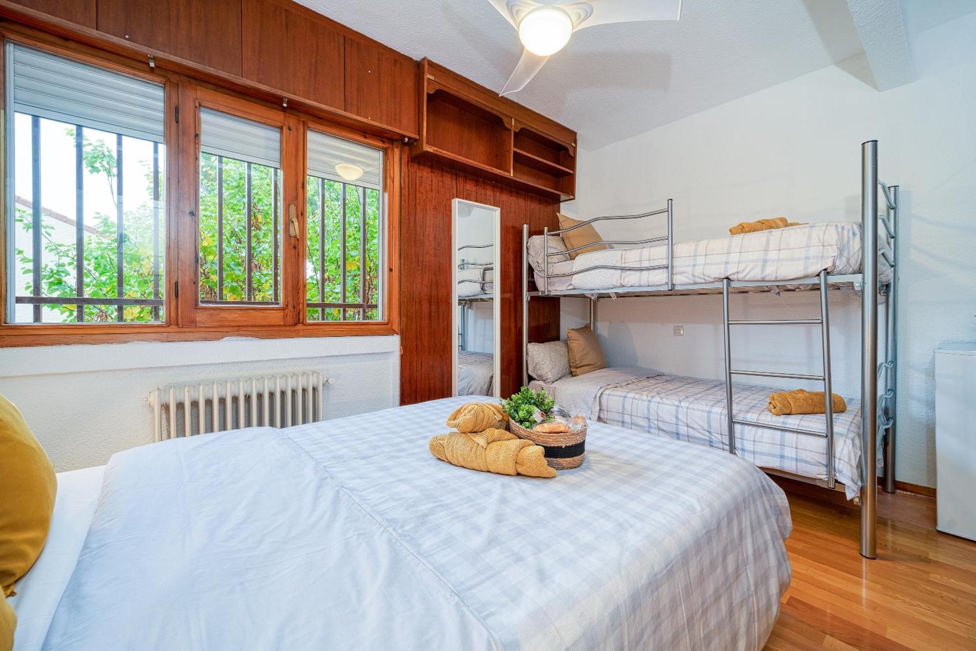 P Casacafe Madrid Calle Carlos Dubois 3 Екстер'єр фото