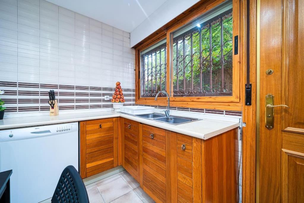 P Casacafe Madrid Calle Carlos Dubois 3 Екстер'єр фото