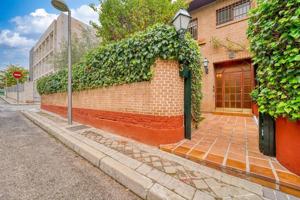 P Casacafe Madrid Calle Carlos Dubois 3 Екстер'єр фото