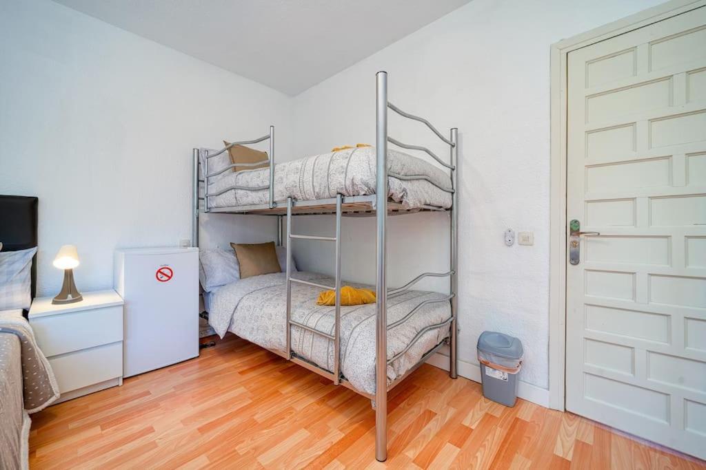 P Casacafe Madrid Calle Carlos Dubois 3 Екстер'єр фото
