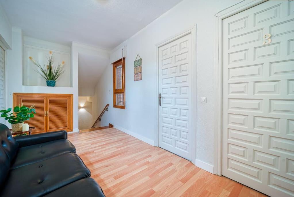 P Casacafe Madrid Calle Carlos Dubois 3 Екстер'єр фото