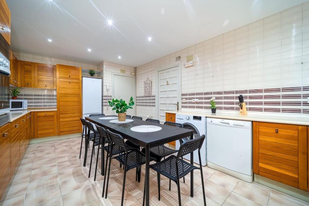 P Casacafe Madrid Calle Carlos Dubois 3 Екстер'єр фото