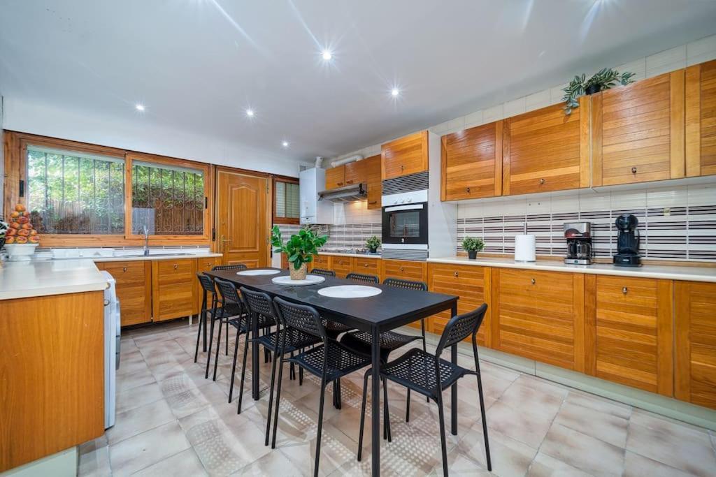 P Casacafe Madrid Calle Carlos Dubois 3 Екстер'єр фото