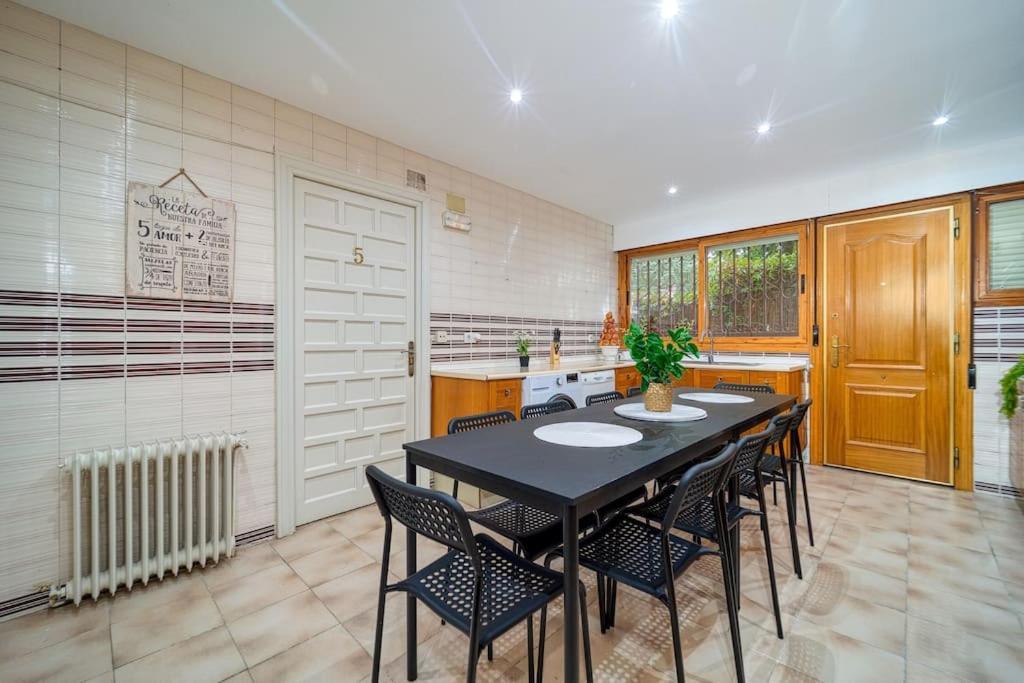P Casacafe Madrid Calle Carlos Dubois 3 Екстер'єр фото