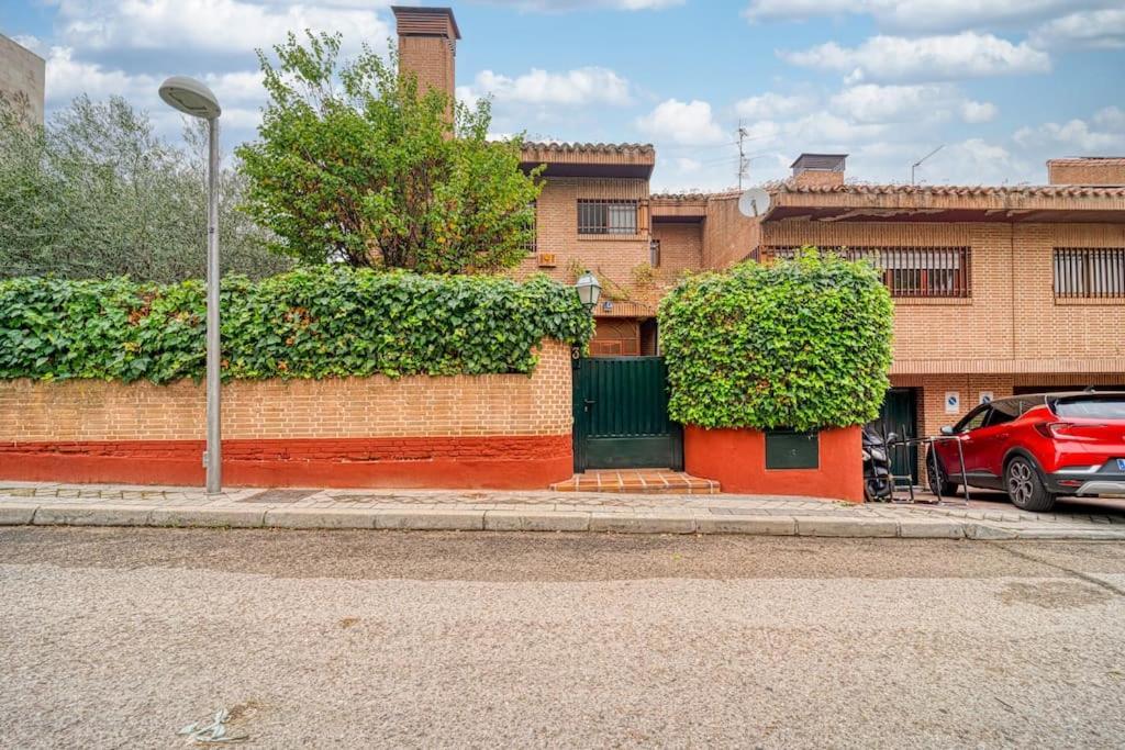 P Casacafe Madrid Calle Carlos Dubois 3 Екстер'єр фото