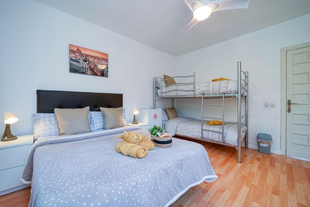 P Casacafe Madrid Calle Carlos Dubois 3 Екстер'єр фото