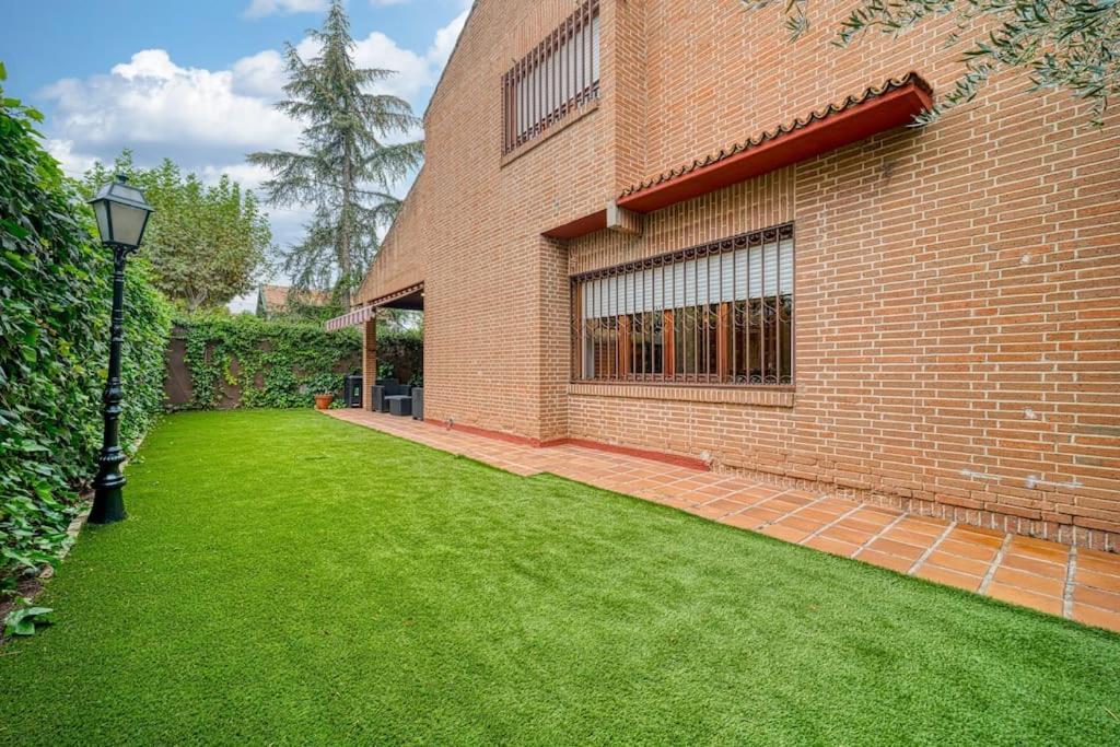 P Casacafe Madrid Calle Carlos Dubois 3 Екстер'єр фото